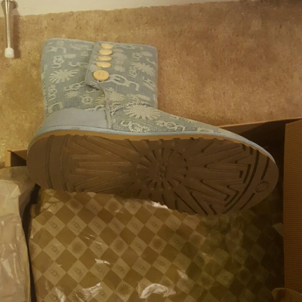 Rare Ugg boots size  8